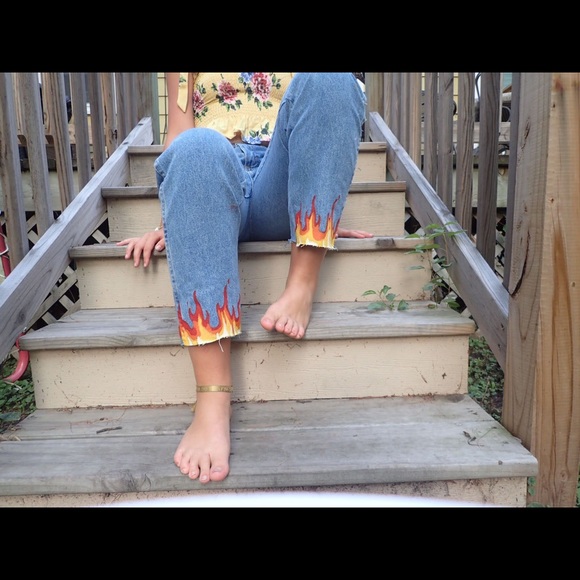 Hand painted fire mom jeans - Picture 7 of 7